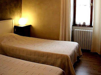 Logis Hotel De La Paix - Турню Екстер'єр фото
