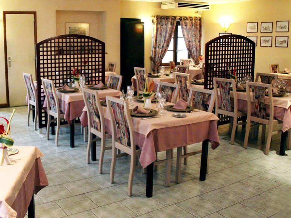 Logis Hotel De La Paix - Турню Екстер'єр фото